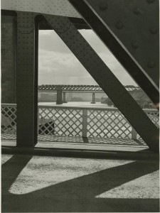 Looking up river from the Newcastle Swing Bridge. TWCMS : 2011.164