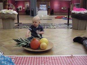 Giant cupcakes and fruitbowl