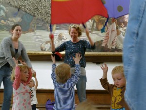 Parachute games in front of the Tintoretto