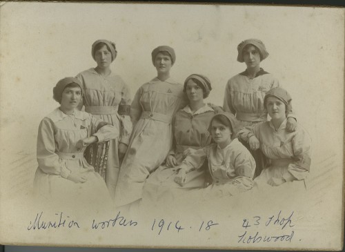 Young munitions workers of 43 Shop, Scotswood, 1917